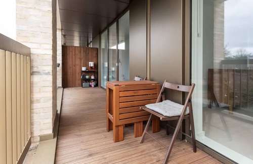 Highbury Apartment | Modern & Spacious 1BD Flat with Balcony - Finsbury