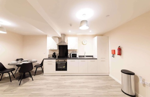 Old Trafford Apartment | Modern & Spacious 2 Bed Manchester Apartment