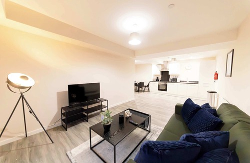 Old Trafford Apartment | Modern & Spacious 2 Bed Manchester Apartment
