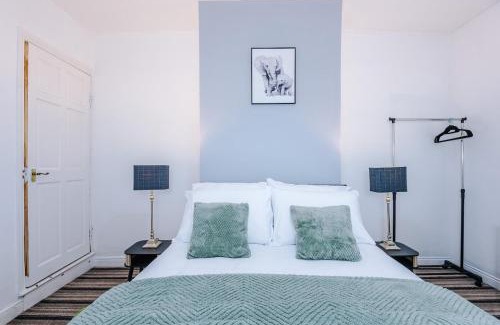 Bradford House | Modern & Spacious 2 bed house - Free Parking