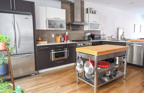 Southwark House | Modern, spacious 3-bedroom townhome in Philadelphia with parking + EV charger