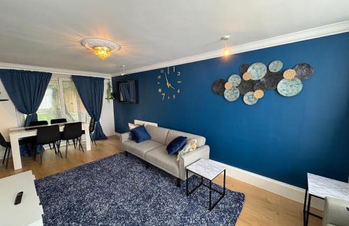 Bracknell Apartment | Modern & Spacious 3BR House Bracknell - Berkshire