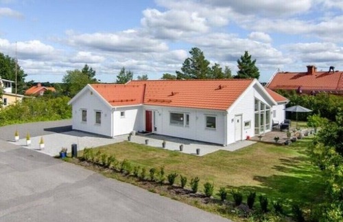 Centrum-Sandbacka Villa | Modern Spacious 4-Bedroom New Villa