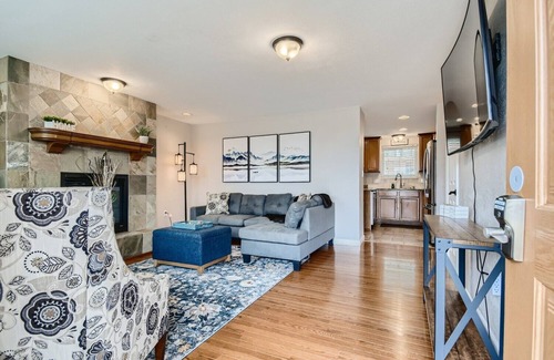 Lamar Heights Area House | Modern & Spacious - 5 King Beds With Private Backyard Oasis & Sunroom