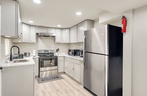Atlanta House | Modern Spacious 7-bedroom Oasis Near ATL's Main Attractions, Dining & Shopping