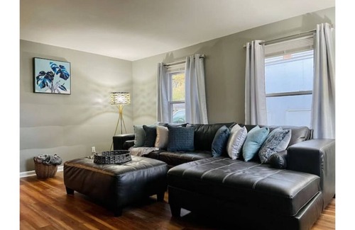 Evansville House | Modern, Spacious, and Clean 2 Bedroom Townhome