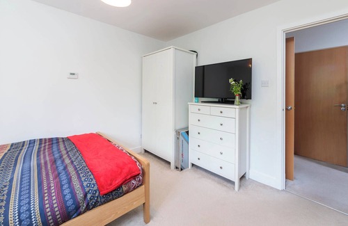 Thornton Apartment | Modern, Spacious Apartment in Clapham