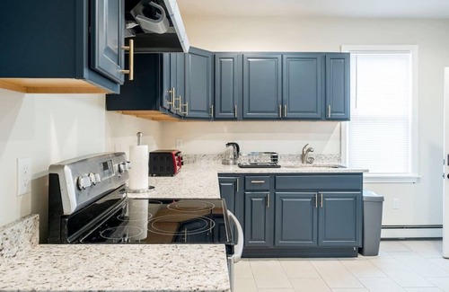 Providence Apartment | Modern & Spacious Apt For Your Group★ Hosts 6 People | Near Downtown & Fed. Hill