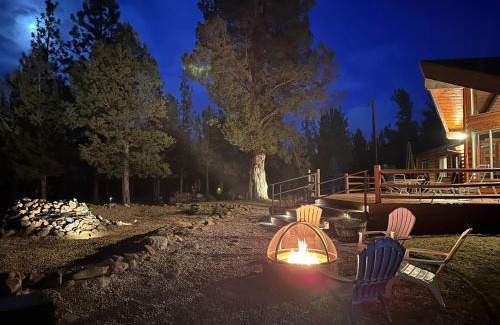 Sisters House | Modern Spacious Cabin Nestled on Several Acres of Scenic Land