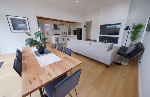 Marcus Hill Villa | Modern Spacious Coastal Villa