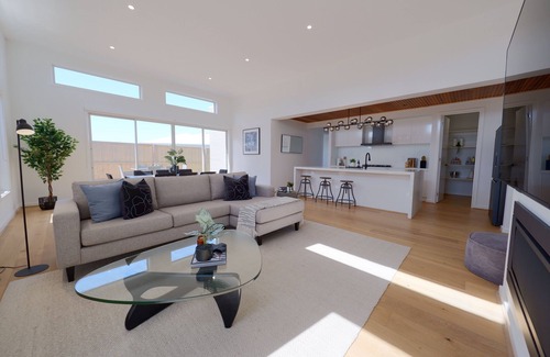 Marcus Hill Villa | Modern Spacious Coastal Villa