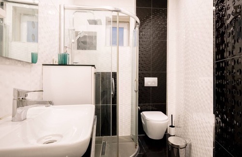 Tophane Apartment | Modern Spacious Flat w Balcony 5 min to Taksim