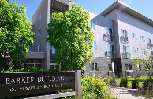 Portage La Prairie Condo | Modern & Spacious Fully Equipt Executive Suite - Barker Suites