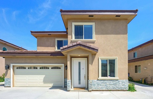 La Puente House | Modern Spacious Home Bright, Family Group Friendly