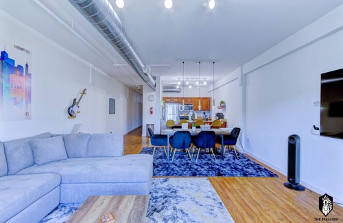 Downtown Memphis Apartment | Modern Spacious Loft in Downtown w/free parking