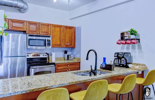 Downtown Memphis Apartment | Modern Spacious Loft in Downtown w/free parking