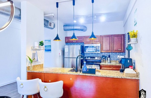 Downtown Memphis Apartment | Modern Spacious Loft in Downtown w/free parking