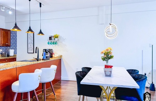 Downtown Memphis Apartment | Modern Spacious Loft in Downtown w/free parking