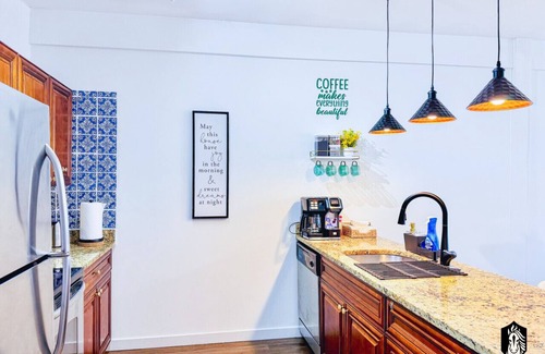Downtown Memphis Apartment | Modern Spacious Loft in Downtown w/free parking