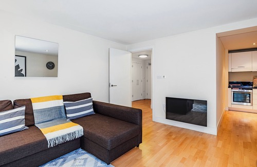 Queenhithe Apartment | Modern & Spacious One Bed Serviced Apartment near Blackfriars