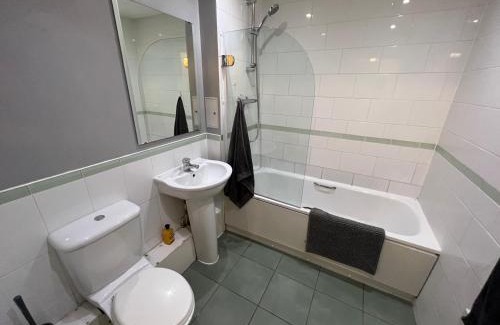 East Acton Apartment | Modern Spacious studio close to station
