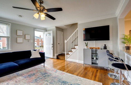 Parkville House | Modern & Spacious Townhome: 9 Mi to Dtwn Baltimore