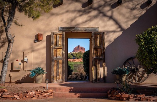 Oak Creek House | Modern Spanish style Inn with upgraded amenities and beautiful views of Sedona