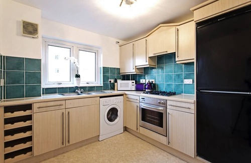 Haymarket Apartment | MODERN, SPECIOUS, CENTAL LOCATION, FREE CAR PARK, Wi-Fi, - SLEEPS 5