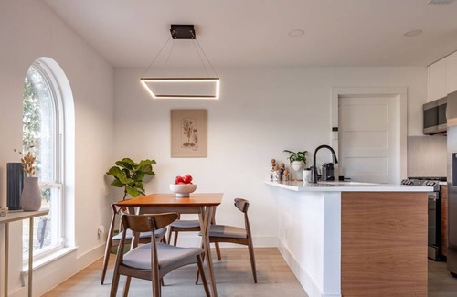 East Congress Condo | Modern St. Elmo 2 Bedroom 10 Min- DT/Zilker