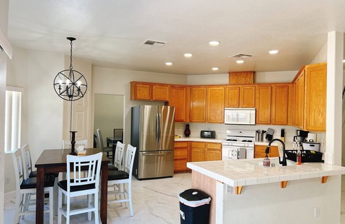 Spring Valley House | Modern Stay 4-bedroom Home Sleeps 8