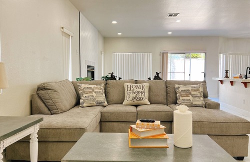 Spring Valley House | Modern Stay 4-bedroom Home Sleeps 8
