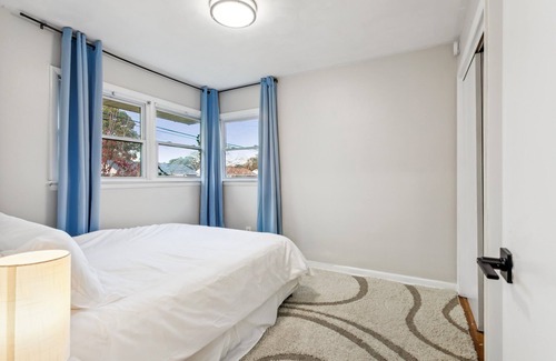 Fox Hill - Grandview House | Modern Stay near Buckroe Beach and Langley Air Force Base