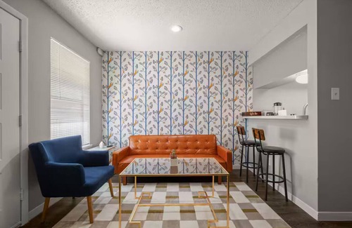 Hancock Apartment | Modern Stay Near Downtown, Fast Wi-Fi+ Parking