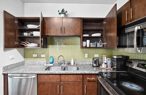 West Campus Apartment | Modern Stay W/Resort-Style Perks | 0.7 Mi from UT!