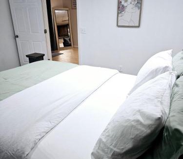 Douglasville Apartment | Modern Stay with Hot tub