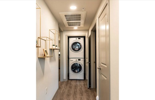 Camarillo Apartment | Modern ste w/♛King Bd, WIFI+YT TV, 15min ➼Oxnard