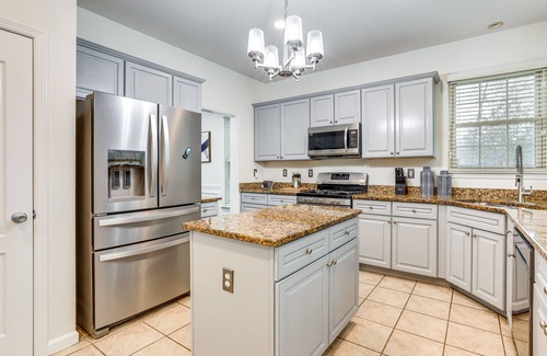 Lithonia House | Modern Stone Mountain Home w/Spacious Deck, Grill