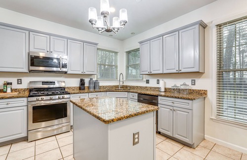 Lithonia House | Modern Stone Mountain Home w/Spacious Deck, Grill