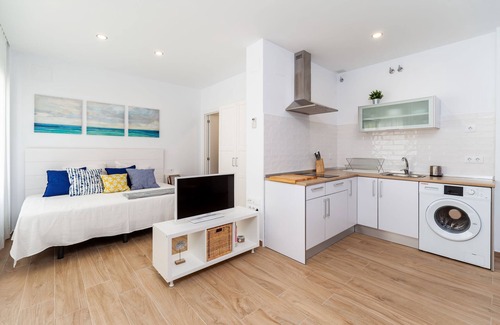 Barbate Apartment | Modern Studio Apartment "Luna" In City Centre Close to Beach with Air Conditioning