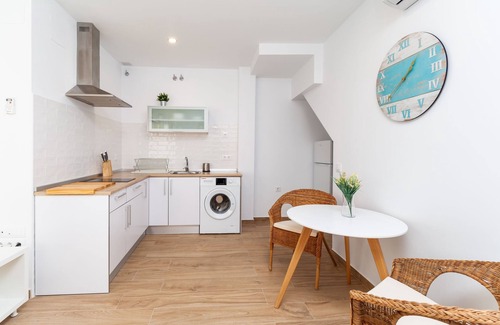 Barbate Apartment | Modern Studio Apartment "Luna" In City Centre Close to Beach with Air Conditioning