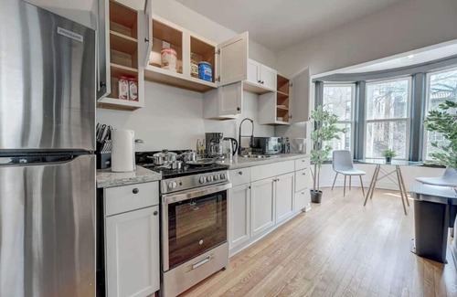 Lower East Side Apartment | Modern Studio by Brady St & Milwaukee Lakefront