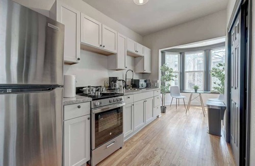 Lower East Side Apartment | Modern Studio by Brady St & Milwaukee Lakefront