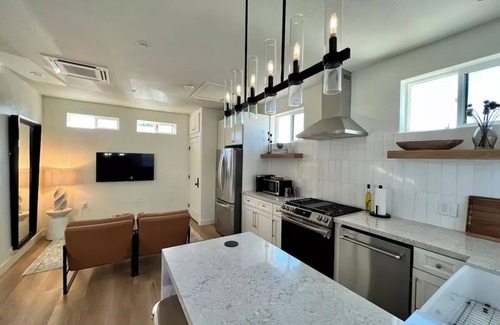 North Hills West House | Modern Studio- Entire place to yourself! Full Kitchen/Washer/Dryer/500mbs WIFI