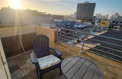 Oakland House | Modern Studio House near Lake Merritt View