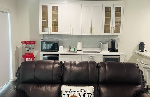Magnolia Park Apartment | Modern Studio in Burbank