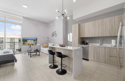 Edgewater Apartment | Modern Studio in Miami Design District W/pool