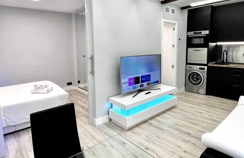 Palacio Apartment | Modern studio in the center of Madrid