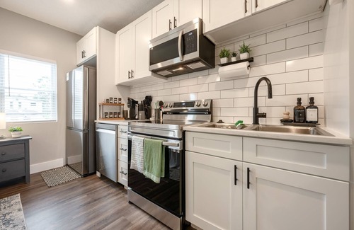 Indianapolis House | Modern Studio: Kitchen, Garage & Near Downtown!