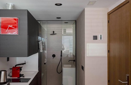 Cuatro Caminos Apartment | Modern Studio Loft with City Views, Rooftop Pool & Smart TV