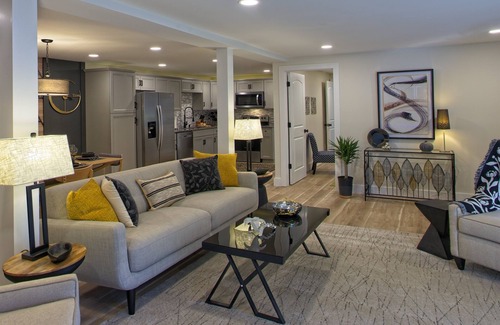 Landrum Apartment | Modern Studio near Downtown & TIEC ~ Magical Patio